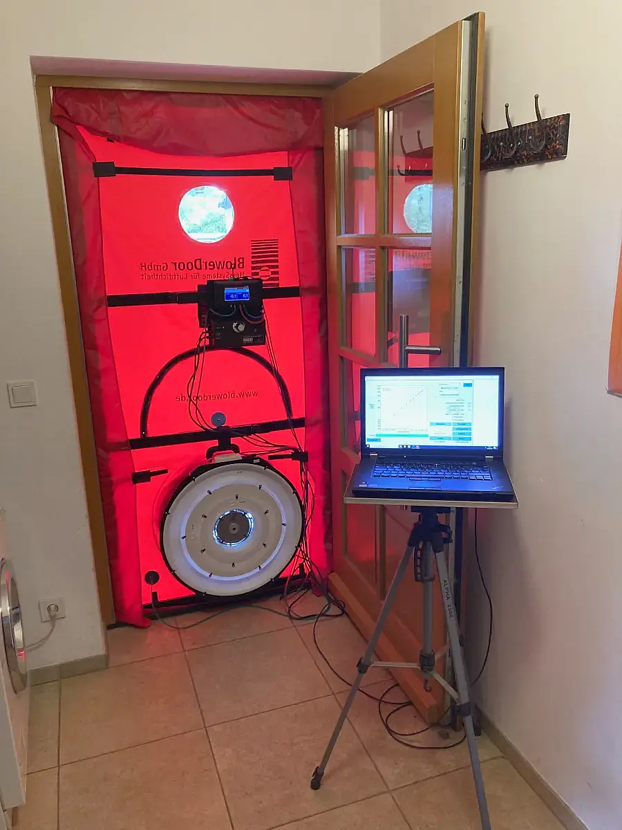 Luftdichtheitsmessung am Gebäude mittels Blower Door